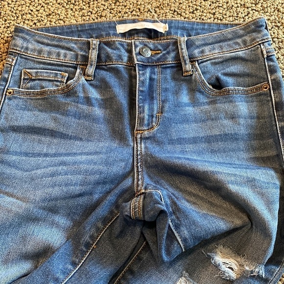 Hidden Distressed Skinny Blue Jeans Size 26 in Like New Condition - Picture 6 of 12